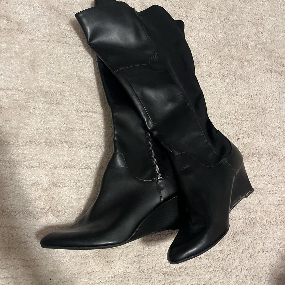 Adrienne vittadini black boots